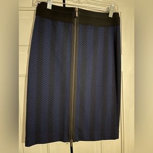 BCBG MaxAzria royal blue/black patterned skirt w full length back zipper small
